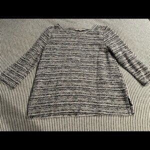 Multi-colored/textured 3/4 length sleeve shirt